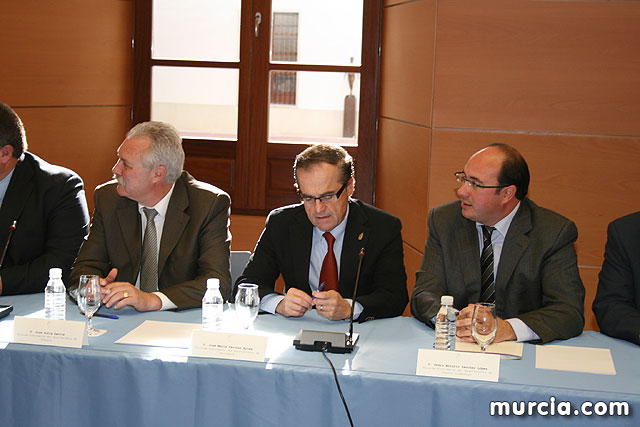 Los alcaldes plantean a Valcrcel los problemas de financiacin y el precio del agua - 18