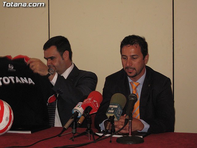 El ex jugador de fútbol sala internacional, Paulo Roberto, ante la ausencia por enfermedad de Nicolás Almagro, protagonizará el gran chupinazo, Foto 1