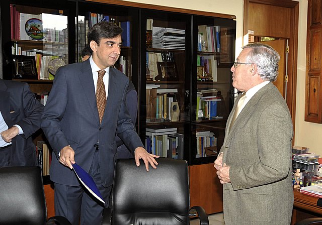 La Universidad de Murcia trabaja para que los móviles sirvan como tarjeta universitaria - 1, Foto 1