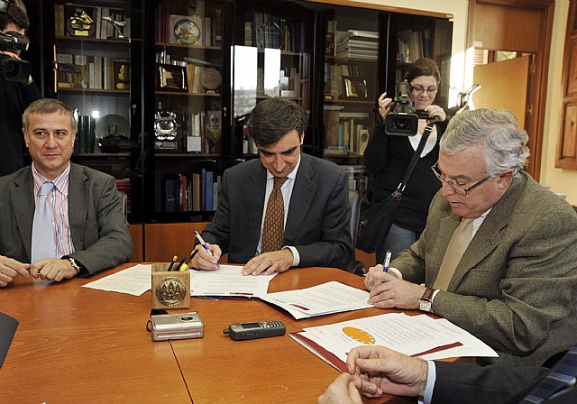 La Universidad de Murcia trabaja para que los móviles sirvan como tarjeta universitaria - 3, Foto 3