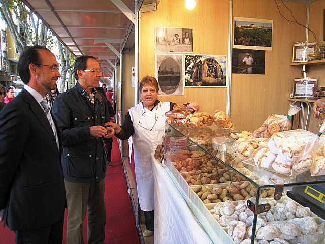 La XXV Muestra Comercial y Artesana de Navidad permanecerá abierta durante un mes - 1, Foto 1