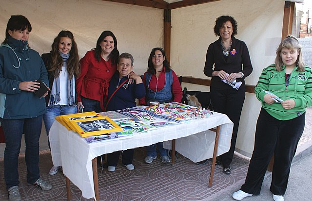 La Asociación ADICA pone en marcha un stand informativo coincidiendo con el Día Internacional de Personas con Discapacidad - 1, Foto 1
