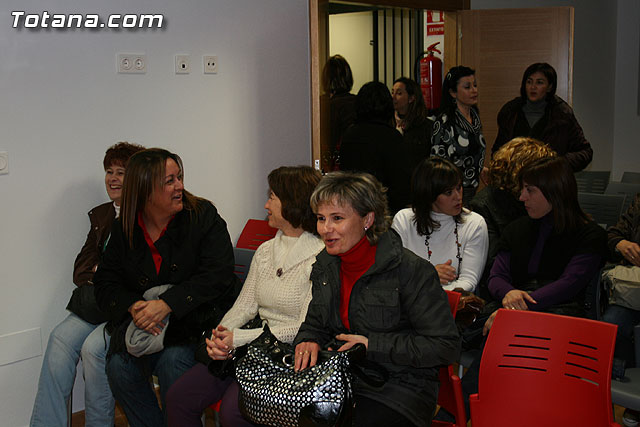 Un total de 80 padres y madres han participado en el taller 