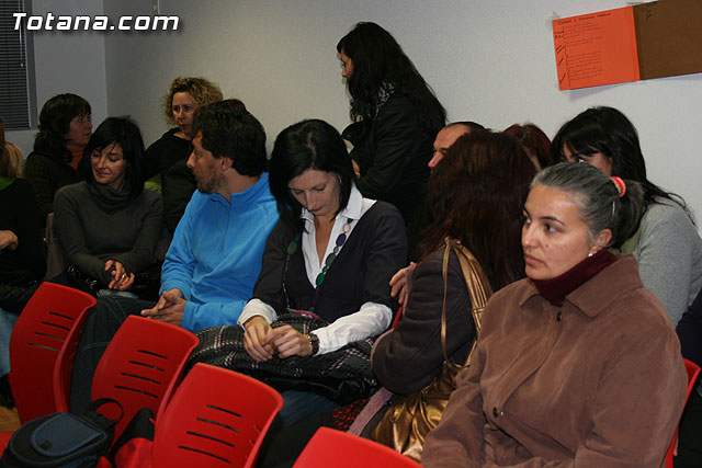 Un total de 80 padres y madres han participado en el taller 