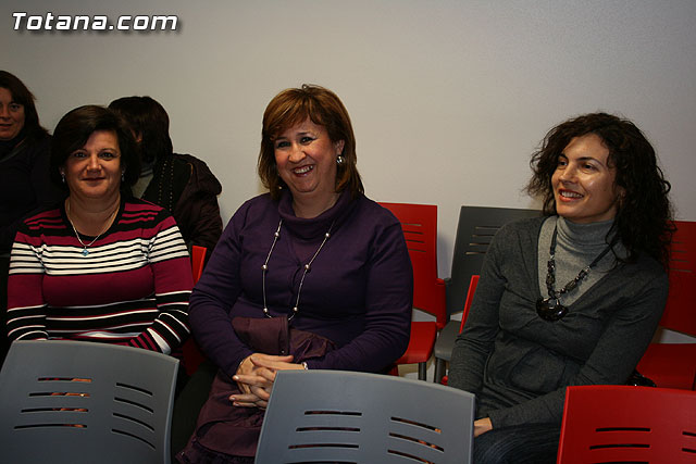 Un total de 80 padres y madres han participado en el taller 