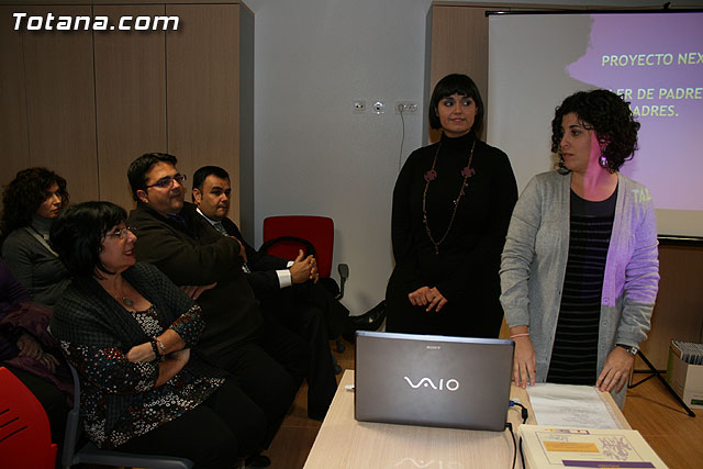 Un total de 80 padres y madres han participado en el taller 