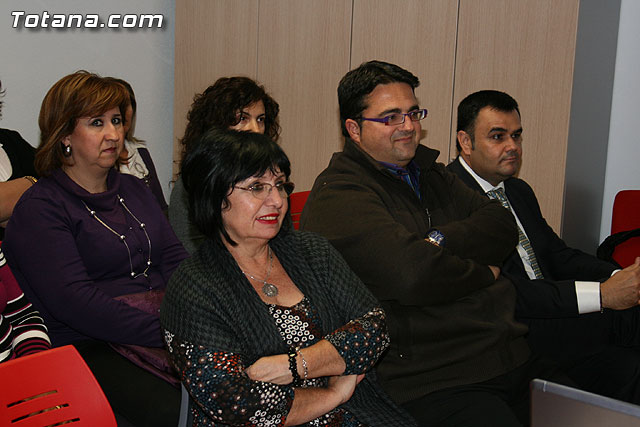 Un total de 80 padres y madres han participado en el taller 