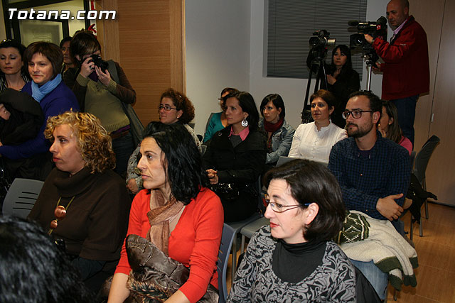 Un total de 80 padres y madres han participado en el taller 