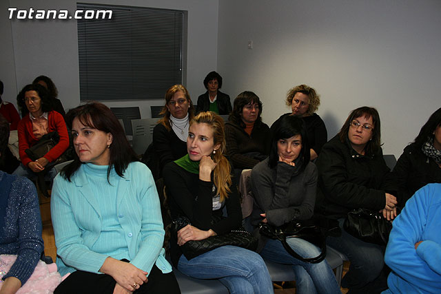 Un total de 80 padres y madres han participado en el taller 