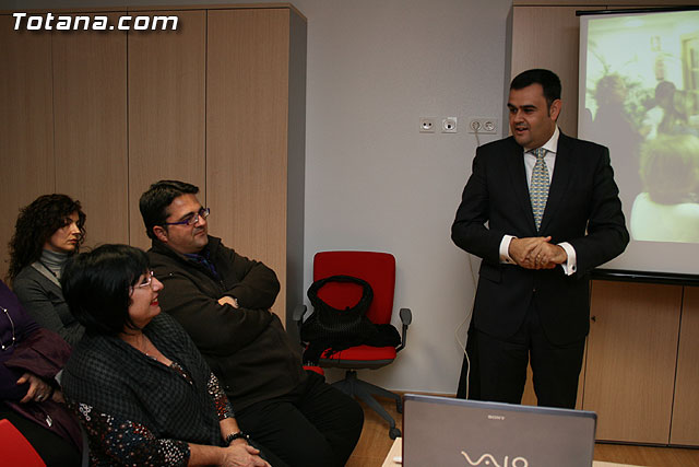 Un total de 80 padres y madres han participado en el taller 