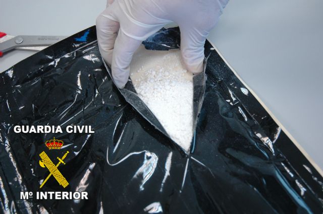 La Guardia Civil aprehende m�s de 6 kilos de coca�na desarticulando la organizaci�n delictiva que los introduc�a - 3