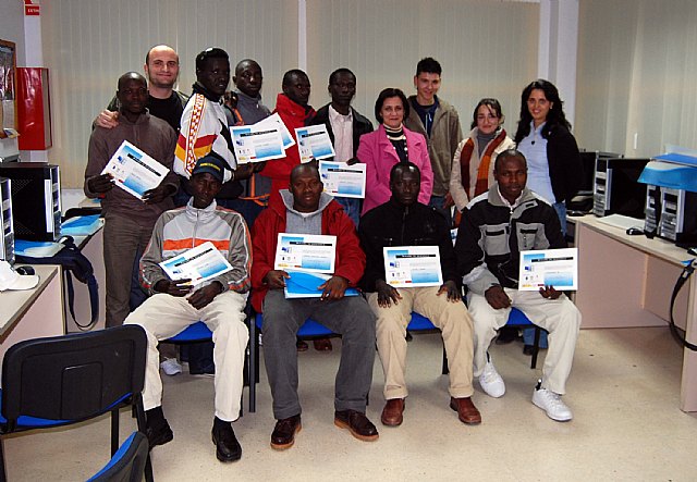 Concluye el curso de informática básica e Internet para inmigrantes en Las Torres de Cotillas - 1, Foto 1