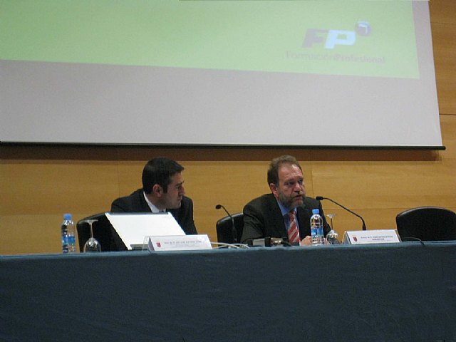 Sotoca explica a los padres las ventajas de la Formación Profesional y la presenta como apuesta de futuro para sus hijos - 2, Foto 2