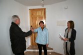 ‘Servicios Sociales’ entrega otra vivienda municipal a una familia de Cehegn