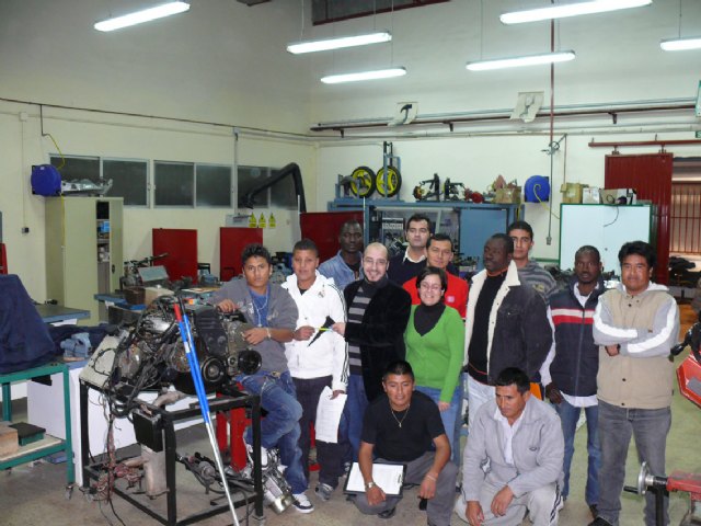 Hasta final de este mes se desarrolla un taller de mecánica dentro de un programa de dinamización - 2, Foto 2