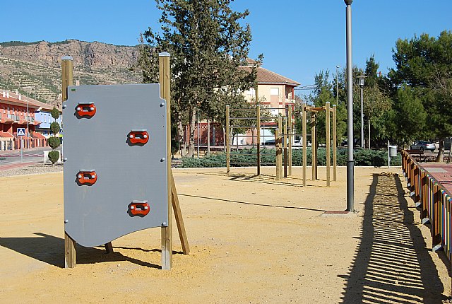El Ayuntamiento de Alhama incorpora un Circuito Deportivo en el Jardn del Dragn, Foto 2