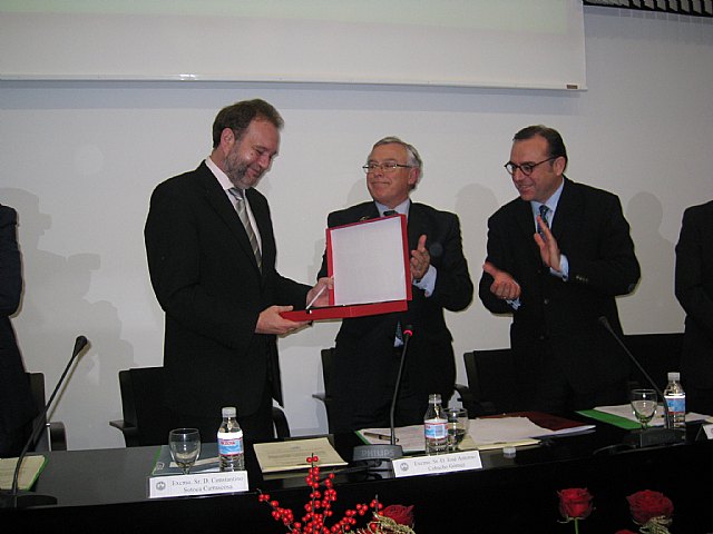 El consejero de Educación, Formación y Empleo apadrina la primera promoción de diferentes más teres - 1, Foto 1