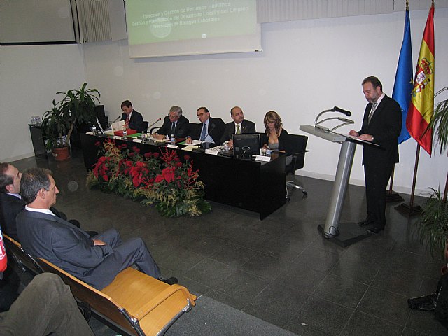 El consejero de Educación, Formación y Empleo apadrina la primera promoción de diferentes más teres - 2, Foto 2