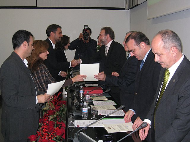 El consejero de Educación, Formación y Empleo apadrina la primera promoción de diferentes más teres - 3, Foto 3