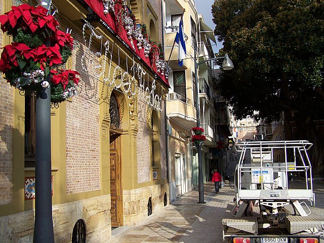 Más de un millar de flores de pascua se plantan desde hoy en los jardines de Águilas - 2, Foto 2