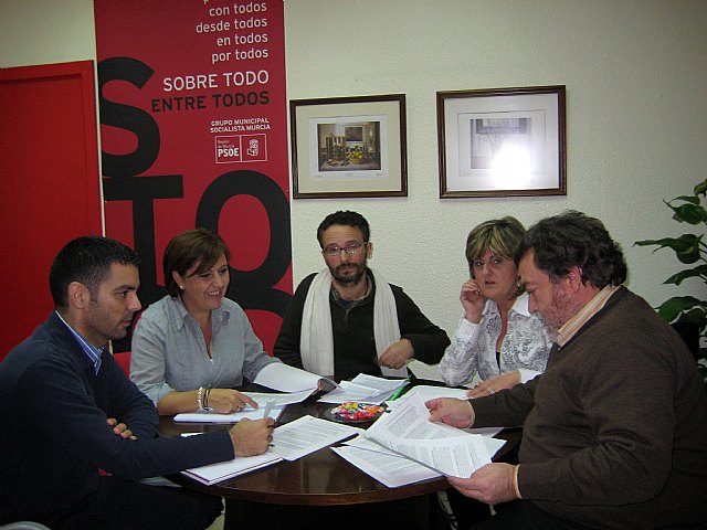 Vecinos de San Antolín presentan al Grupo Socialista un Plan de mejora del barrio - 1, Foto 1