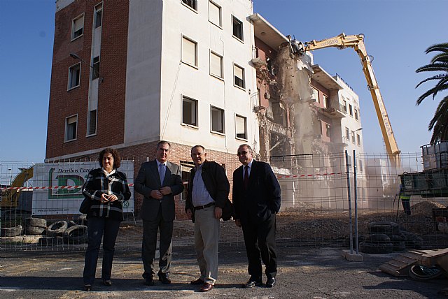 La Delegación del Gobierno decide derribar el edificio Pez Volador por razones de seguridad - 1, Foto 1