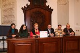 El PSOE dona el importe de su comida de navidad con la prensa a Cruz Roja Juventud para su programa de recogida de juguetes