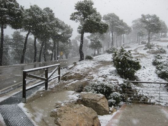 La nieve ha empezado a cuajar a partir de la altura del collado del pilón y en la zona del EVA 13 de Sierra Espuña - 1, Foto 1