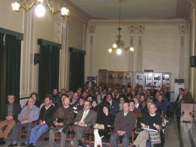 Más de 80 colectivos asistieron a una reunión para hablar de la disponibilidad de los locales del centro de usos múltiples - 1, Foto 1