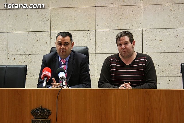 El ayuntamiento y la asociación de vecinos de El Paretón firman un convenio para la realización y promoción del tradicional Auto Sacramental de los Reyes Magos, Foto 2