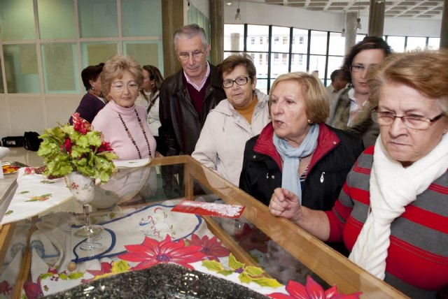 La Navidad en nuestras manos 2009, muestra los trabajos de nuestros mayores - 1, Foto 1