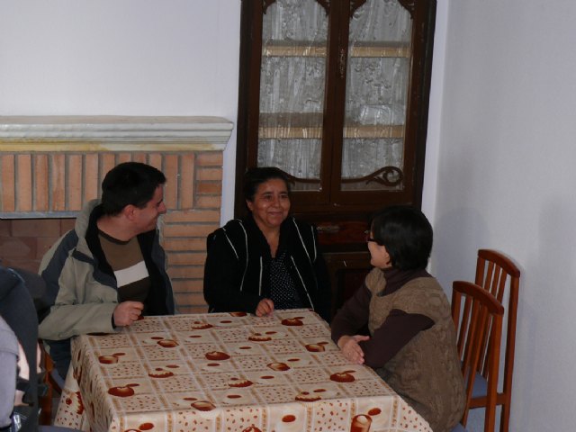 Tres familias conviven en la casa de acogida municipal de mujeres inmigrantes de Jumilla - 1, Foto 1