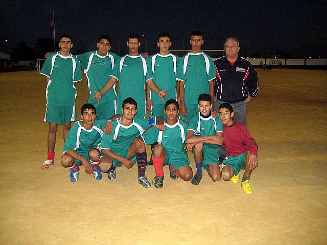 Convivencia de Colegas bailando y haciendo deporte - 3, Foto 3