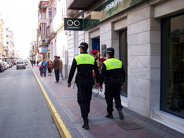 La Policía Local de Águilas incrementa la vigilancia en las áreas comerciales durante las fiestas de Navidad y Reyes - 1, Foto 1