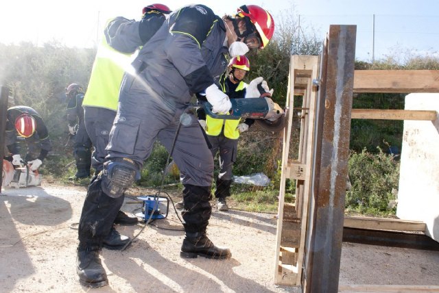 Los Bomberos aprenden nuevas técnicas de rescate de víctimas en edificios - 2, Foto 2