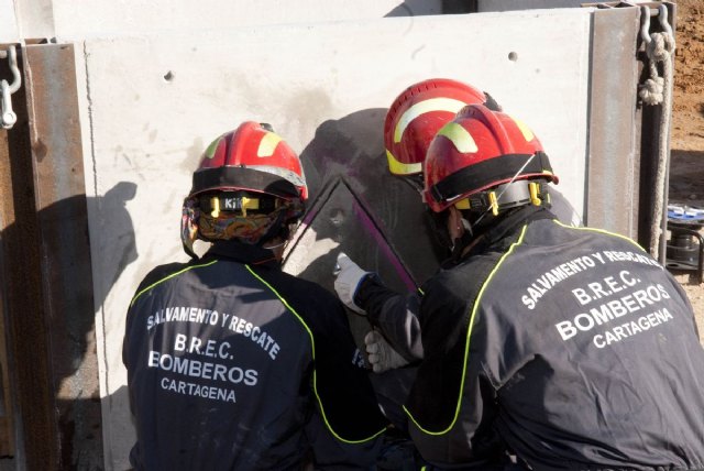 Los Bomberos aprenden nuevas técnicas de rescate de víctimas en edificios - 3, Foto 3