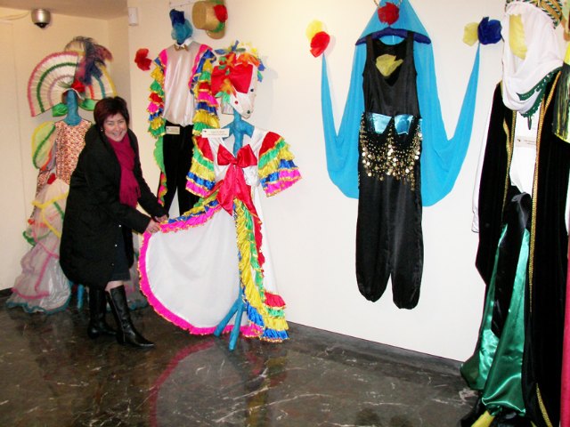 La Asociación MUPA reúne en una exposición todos los trajes festeros que desfilan en los festejos de Archena a lo largo del año - 1, Foto 1
