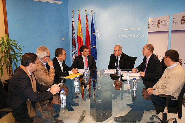 Ayuntamiento y Ferrovial firman los contratos de obras del Centro de la Cultura y de la Residencia para personas dependientes - 1, Foto 1