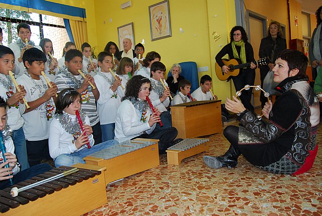 Los usuarios de la residencia “La Purísima” reciben la Navidad con dulces artesanos - 3, Foto 3