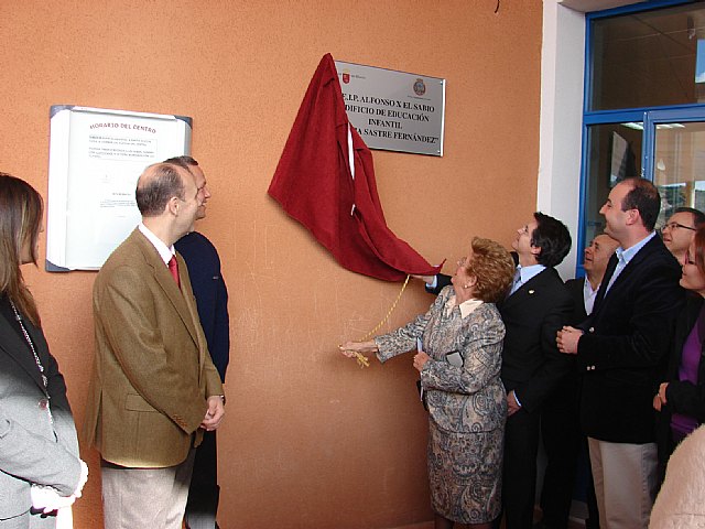 El Alcalde de Lorca descubre la placa que da el nombre de “Maruja Sastre Fernández” al edificio de Educación Infantil del Colegio Alfonso X - 1, Foto 1