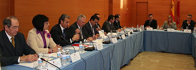 La Comunidad aliviará en 2010 el gasto corriente municipal con 25 millones de euros - 1, Foto 1