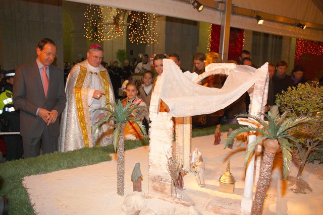 El Alcalde inaugura el Belén municipal, que será visitado por miles de personas durante la Navidad - 1, Foto 1