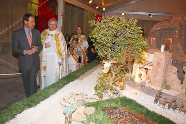 El Alcalde inaugura el Belén municipal, que será visitado por miles de personas durante la Navidad - 3, Foto 3
