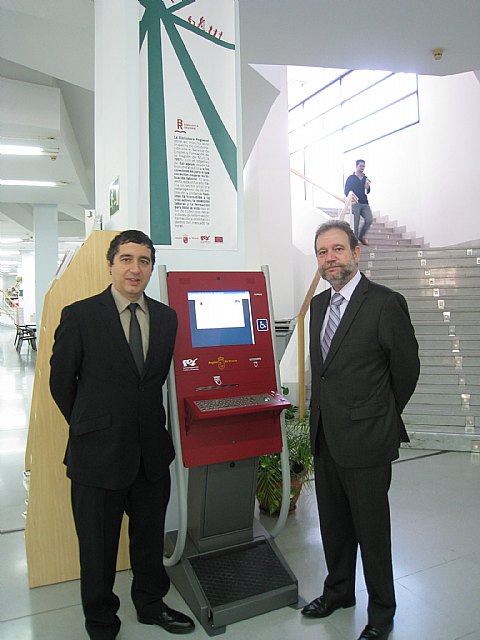 El Gobierno murciano ofrece servicios de empleo y formación a los usuarios de la Biblioteca Regional - 2, Foto 2
