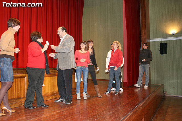 La concejala de Festejos hace entrega de los vales de los rascas obtenidos en la ruta “Muvete en Fiestas” - 15
