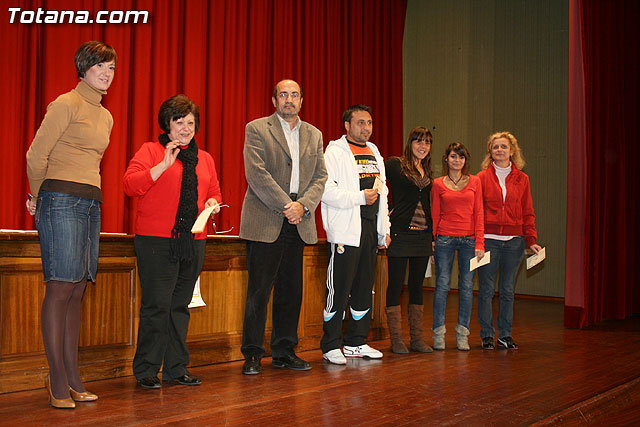 La concejala de Festejos hace entrega de los vales de los rascas obtenidos en la ruta “Muvete en Fiestas” - 16