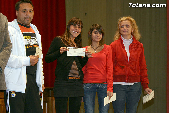 La concejala de Festejos hace entrega de los vales de los rascas obtenidos en la ruta “Muvete en Fiestas” - 17