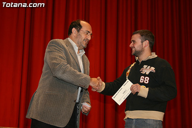 La concejala de Festejos hace entrega de los vales de los rascas obtenidos en la ruta “Muvete en Fiestas” - 27