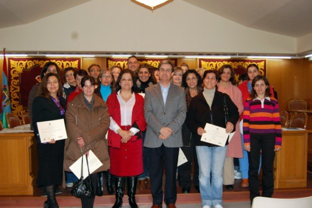 46 alumnos, de tres cursos que se han realizado en Alguazas, han recibido sus diplomas - 1, Foto 1