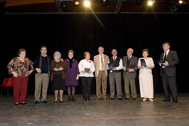 Más de 300 mayores cantan a la navidad en el I Festival de Villancicos de clubes de la tercera edad - 1, Foto 1